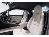 シートヒーター搭載で、寒い時期でも素早く快適に、運転をお楽しみいただけます。