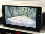 【バックカメラ】駐車時に後方がリアルタイム映像で確認できます。大型商業施設や立体駐車場での駐車時や、夜間のバック時に大活躍!運転スキルに関わらず、今や必須となった装備のひとつです!