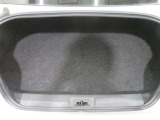 後列シートを倒せば荷室が広がり、長さのある荷物も入れられます。