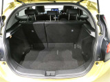 「中古車ハイブリッド保証」付き。ハイブリッド機構を無償で保証します。保証期間は、初度登録年月から10年目まで、またはロングラン保証が終わってから3年間。ただし累計走行距離が20万km以内です。