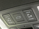 【パワーバックドア】スマートキーや運転席のボタンを押すだけでリアゲートが自動で開閉します!荷物を持っている時や、高い位置にあるバックドアを閉める際に便利な機能です♪