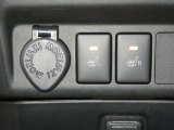 【シートヒーター搭載】シートを温めてくれる暖房機器です!長時間座っていると負担が掛かりやすい背中や腰、または冬場の寒い日に冷えやすい脚部に快適なぬくもりを♪