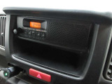 車両入庫時には、お客様より詳しくお話をお伺いさせて頂き、プロの査定士3名が「修復歴の有無」「不具合箇所の確認」等のチェックを行っておりますので、より安心してお乗り頂けるお車となります。