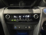 【オートエアコン】一度お好みの温度に設定すれば、車内の温度を検知し風量や温度を自動で調整してくれます。