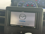 インテリアに馴染む純正ナビがついております。