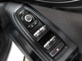 運転席から左右のドアミラーの開閉が可能です♪駐車場でのドアミラーの折り畳みが簡単です♪