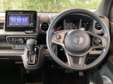 【eコンスイッチ】低燃費運転をサポートするECONモード。スイッチをONすると、エンジンやトランスミッション、A/Cなどを協調制御し、燃費の向上に貢献。エコドライブの効果を高めます。