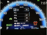 とっても見やすいメーターです。夜間時はラグジュアリーな気分にさせてくれる照明が魅力ですので、夜のドライブも楽しみになりますよ♪