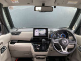 大きなフロントガラスで視界も広く運転しやすいですよ。