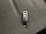 スマートキーはバッグなどにしまったままボタン操作でエンジンの始動・停止ができて大変便利です