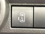 【パワースライドドア】スマートキーや運転席のスイッチでスライドドアの開閉が可能♪電動だから力を入れてドアを開ける必要が無く、小さいお子様でも、重い荷物を持っている時もラクに開け閉めできます♪