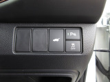 パーキングセンサーや横滑りを防ぐVSA等のスイッチ類は運転席の右側、手の届きやすい位置にあります。
