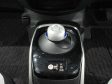 未来の運転感覚・手首を動かすだけの簡単 電制シフトです。