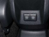 充電用USB端子付き。スマートフォンなどの充電に便利です。