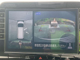 上から見下ろしているような視点で周囲が確認できるアラウンドビューモニターです。上から見下らしているような映像によって縦列駐車もラクラク、駐車が苦手な人の強い味方です!