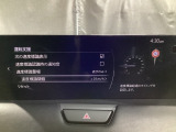 フォワードセンシングカメラで認識した交通標識をディスプレイに表示し、交通標識の見落とし防止を図り、安全運転を支援します。