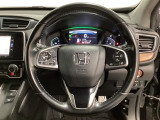 ハンドルにHondaセンシング系のクルーズコントロールやレーンキープアシストなどのスイッチと、オーディオの操作スイッチが装備されています。ハンドルから手を離さず安全に操作できます。