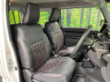 運転席まわりには十分なスペースがあり、大柄な方でもゆったり運転していただける環境です。