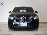 【キドニーグリル】BMWは約90年もの間、ほぼ全ての車両にひと目でBMWだと分かるこの特徴的なフロントグリルが備えられ、デザイン・アイコンとして親しまれてきました。