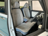 【運転席・助手席】内装ルームクリーニング済みです。しっかり綺麗にしていますので、是非、お確かめください。車に自信があるからこそ、是非一度ご来店頂き内外装も見てもらえると幸いです。