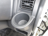 運転席と助手席にはドリンクホルダーがあります。取りやすい位置にありますからドライブも楽しくなりますね!