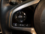 【ステアリングリモコン】ステアリングにオーディオ調節可能なスイッチが装備されていますので運転中でも視線をそらさずにオーディオの調節が可能です!