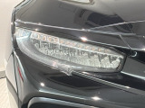 LEDヘッドライトは、点灯の瞬間から最大光量を発揮し、突然暗くなるトンネルなどでの安定感を高めます。