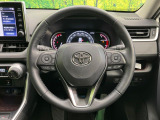 【純正革巻きステアリング】上質な革を使用することで、手にしっかり馴染みとても運転しやすいハンドルです♪