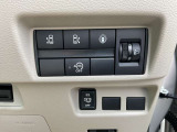 手元には簡単に操作できるスイッチ類です。
