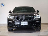 【キドニーグリル】BMWは約90年もの間、ほぼ全ての車両にひと目でBMWだと分かるこの特徴的なフロントグリルが備えられ、デザイン・アイコンとして親しまれてきました。