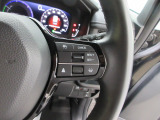 Hondaセンシングの機能のひとつ、アダプティブクルーズコントロール付!アクセルから足を離しても設定したスピードと前車との車間を保ち走行してくれます!車線維持もアシスト☆高速道路で疲労軽減ですね☆