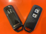 便利なスマートキー。ボタンひとつで開錠できます。