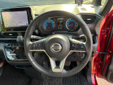 ハンドルには各種スイッチがありますが、運転中でも操作がしやすくなっております。