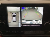 バックギアに入れますとご覧のような画像に自動的に切り替わります。車庫入れ時に役立ちます。