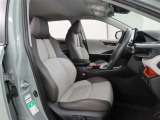 ホールド感のある座り心地の良いシートです。