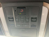 後席モニターもついております。