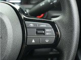 ◆アダプティブクルーズコントロール◆予め設定した車速内でクルマが自動的に加減速。前走車との適切な車間距離を維持しながら追従走行します。【LKAS】車線維持支援システムでステアリング操作を支援。