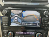駐停車には便利なアラウンドビューモニター搭載。サイドモニターの切り替えも可能です。
