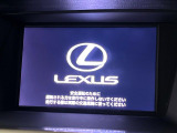 【メーカー純正ナビ】インテリアに溶け込むスタイリッシュな「専用設計」メーカーナビを装備♪視認性や操作性など基本性能にも優れ、より上質なカーライフをお楽しみいただけます。