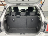 バックドアは上開き跳ね上げ式で、開口も広め!レジャーやショッピングの荷物も積みやすそうですね!