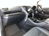 見通しのよいすっきりとした視界で、誰でも運転しやすいです。運転のしやすさは疲れにくさにも繋がりますよ♪