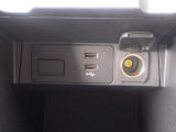 USB、シガーソケットが備わっているので安心です。