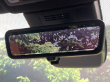 【デジタルインナーミラー】後席の大きな荷物や同乗者で後方が確認しづらい時でも安心!カメラが撮影した車両後方の映像をルームミラー内に表示。クリアな視界で状況の確認が可能です!
