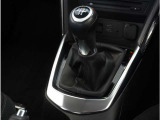 【シフトレバー】シフトもとても操作しやすいデザインになっております。運転する人の事を第一に考えた操作性の高い仕様です。