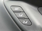 運転席のシートポジションを記憶・再現できるメモリー機能を搭載しています。