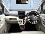 インパネ画像になります。車内は専門業者にて室内クリーニング施工済みなので、大変清潔です。