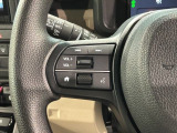 ステアリングにオーディオ操作スイッチが付いています。オーディオ画面に直接タッチしなくても操作が出来ますので、運転に集中できます。
