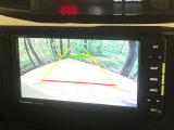 【バックカメラ】駐車時に後方がリアルタイム映像で確認できます。大型商業施設や立体駐車場での駐車時や、夜間のバック時に大活躍!運転スキルに関わらず、今や必須となった装備のひとつです!