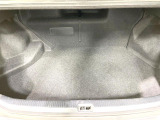 積み下ろしのしやすいデッキにはたっぷりと荷物を積み込んでいただけます。遊びから仕事まで、様々なシーンで頼れます♪