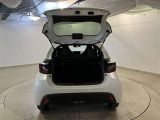 バックドアを開けた状態です。シートを倒せば荷室が広がり、用途に応じた使い方が可能で快適です。